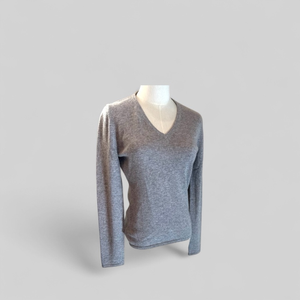 Saks Fifth ave size‎ small silver gray vneck cashmere sweater